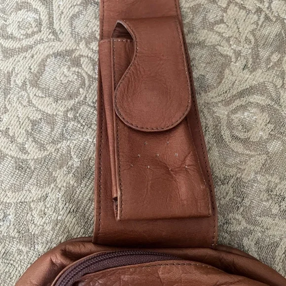 Vintage Leather Sling bag crossbody - Picture 3 of 5